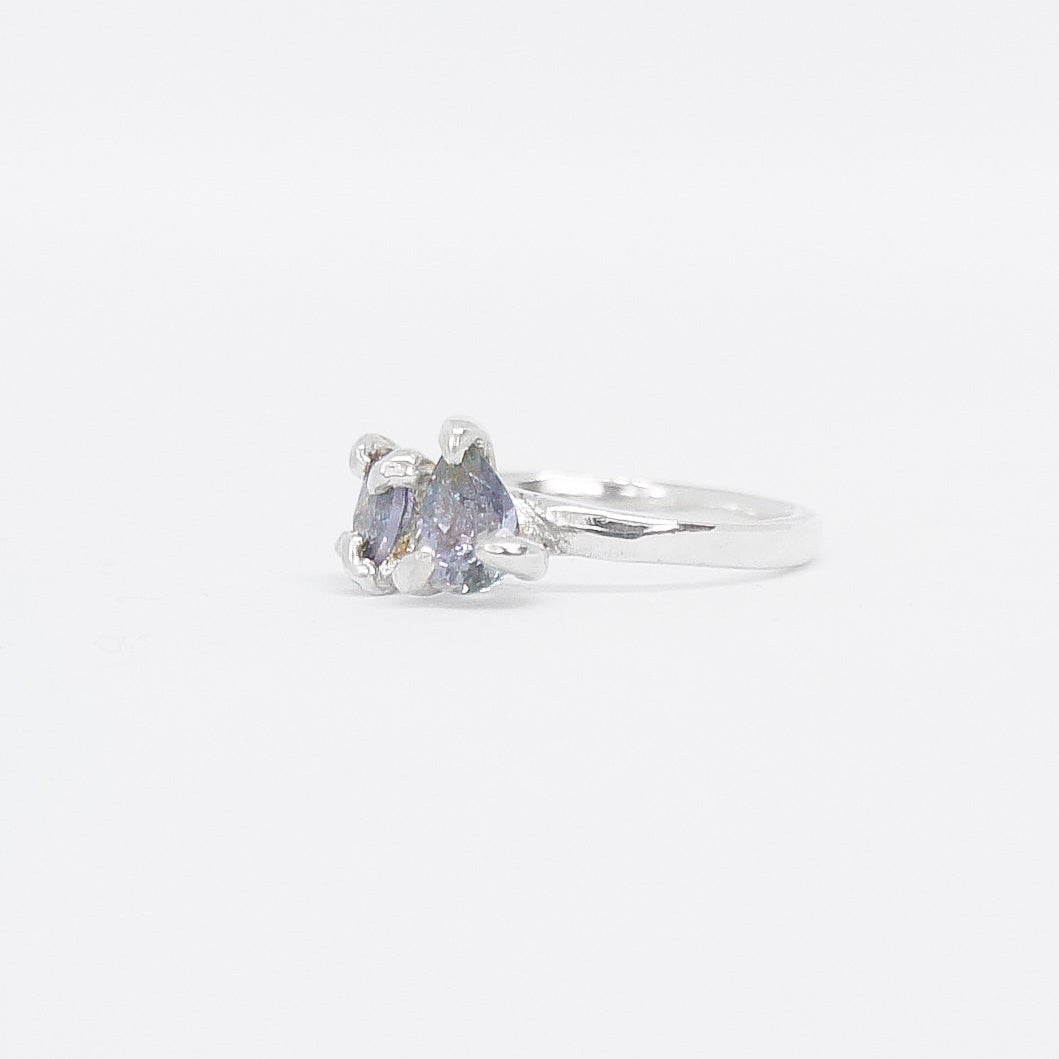 Silver ring toi et moi design with gemstone on a white background